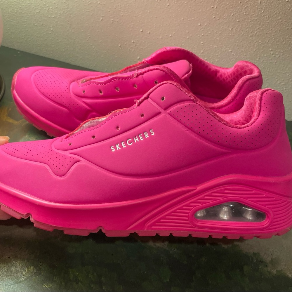Skechers Kids Big Girls Size 4  Hot Pink Sneakers